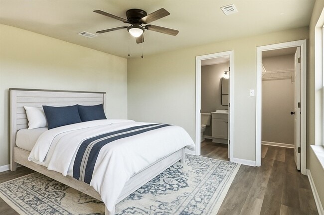 Building Photo - 2614 28th Ave N