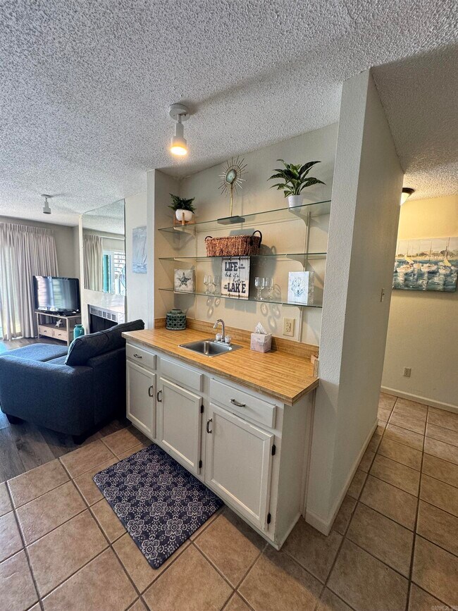 Building Photo - 5371 Central Ave