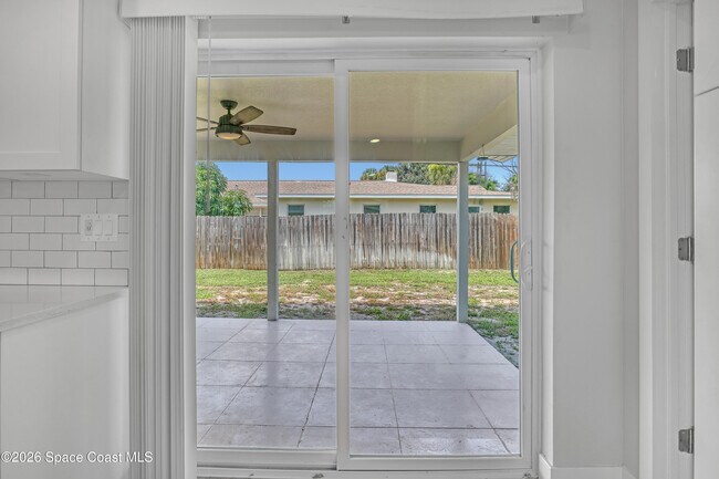 Building Photo - 580 Pine Tree Dr