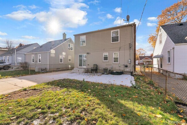 Building Photo - 3237 Pardee Ave