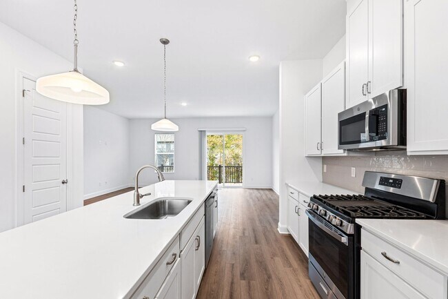 Building Photo - Stunning 4-Bedroom Home for Rent in Prime Cary Location!