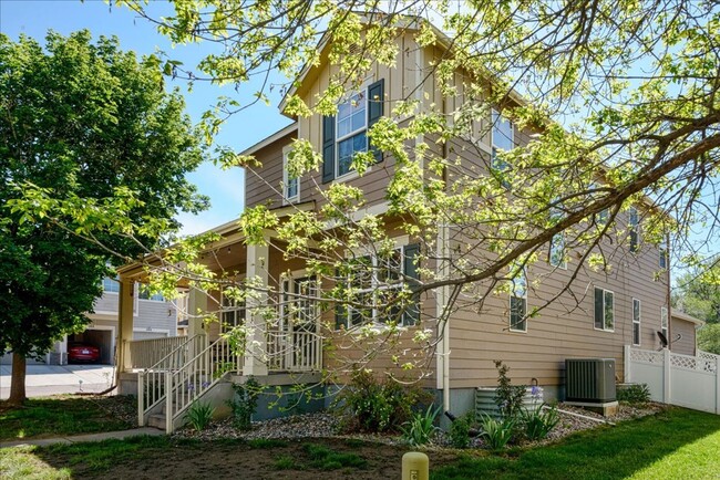 Building Photo - 2475 St Paul Dr
