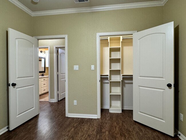 Building Photo - 309 Ash Dr