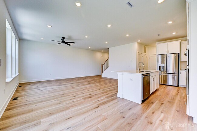 Building Photo - 13 Griffin Ln
