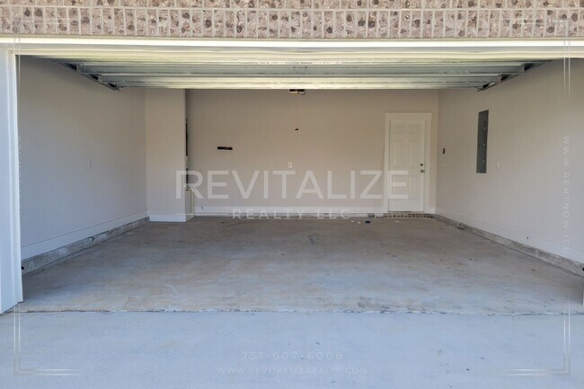 Building Photo - Modern 4BR/3BA Home Near Gulf Shores