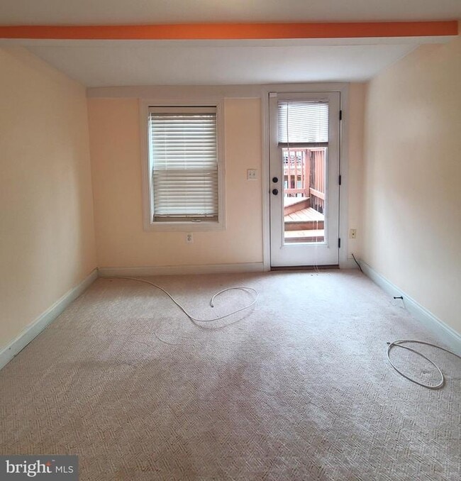 Building Photo - 432 E Clement St