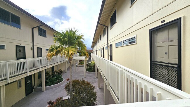 Primary Photo - Koolau Vista! Kailua Town convenience. 2 bed, 1.5 bath, 1 covered parking!
