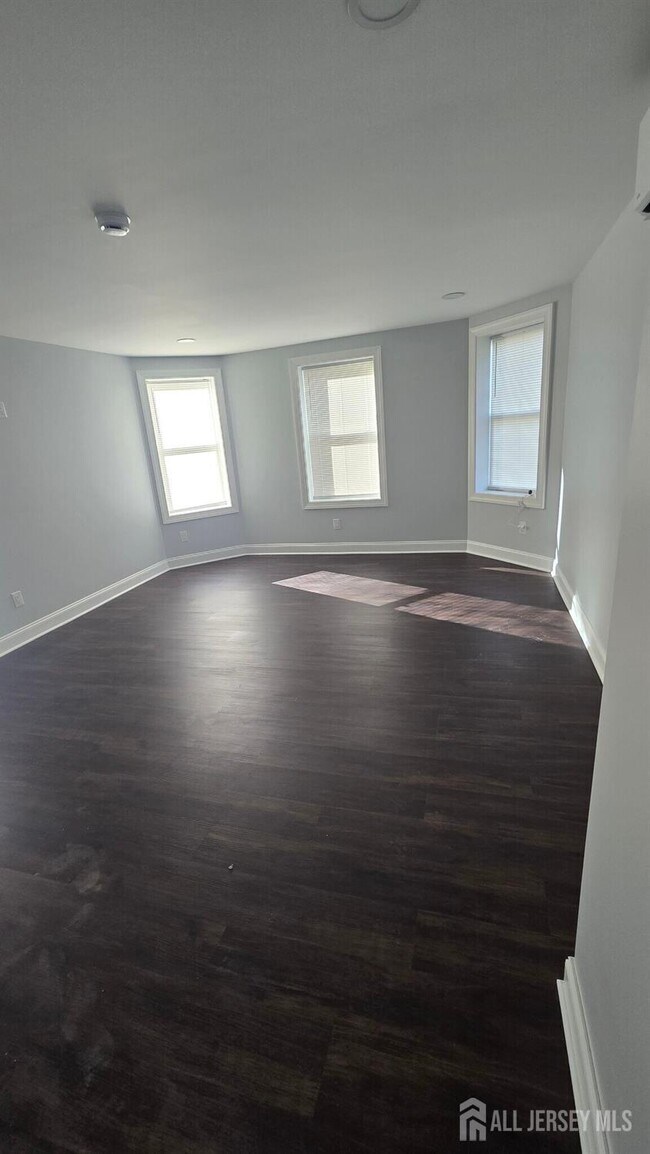 Building Photo - 272 Market St