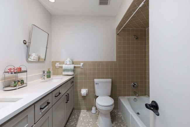 Building Photo - 6516 Bradford Dr