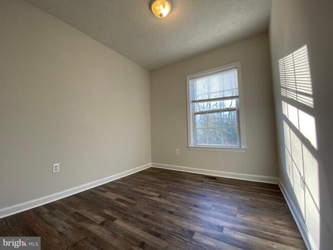 Building Photo - 9609 Coventry Creek Dr