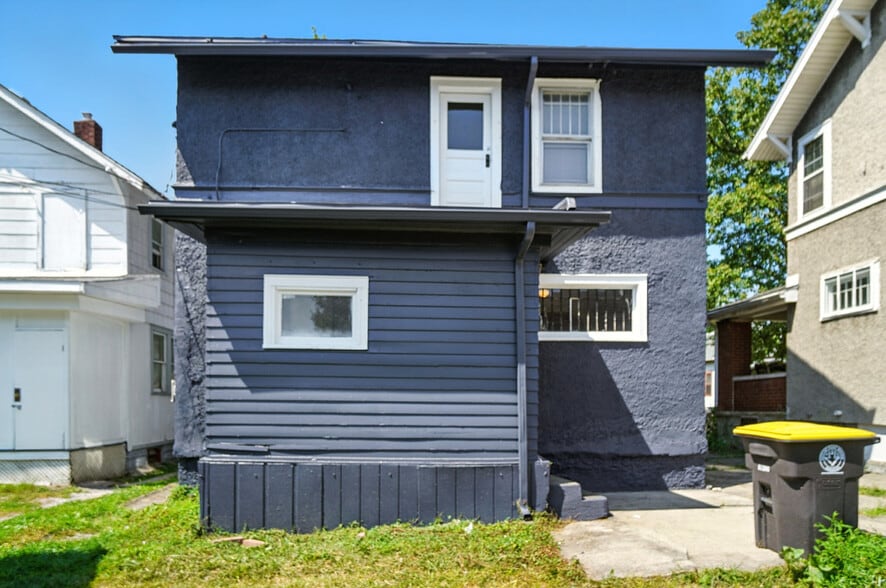 Building Photo - 2911 Broadway