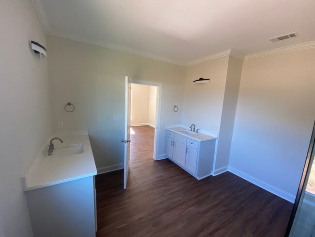 Building Photo - 127 Chapel Ct