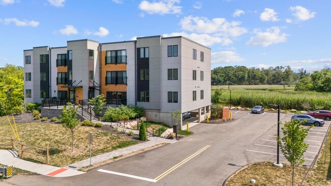 Building Photo - 245 E Main St