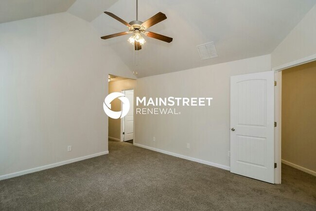 Building Photo - 4 Bedroom Pet-Friendly Home in JONESBORO, GA with Main Street Renewal