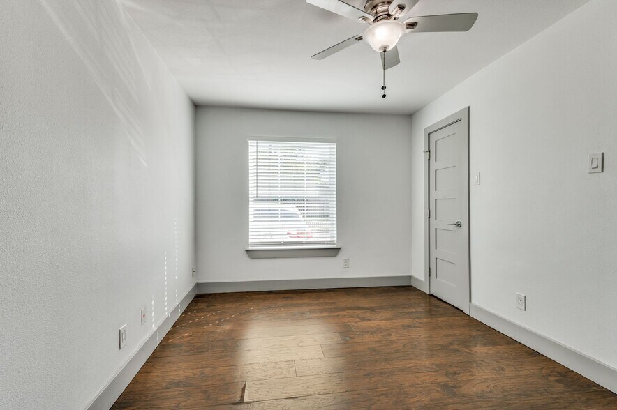 Building Photo - 4633 Fairmount St