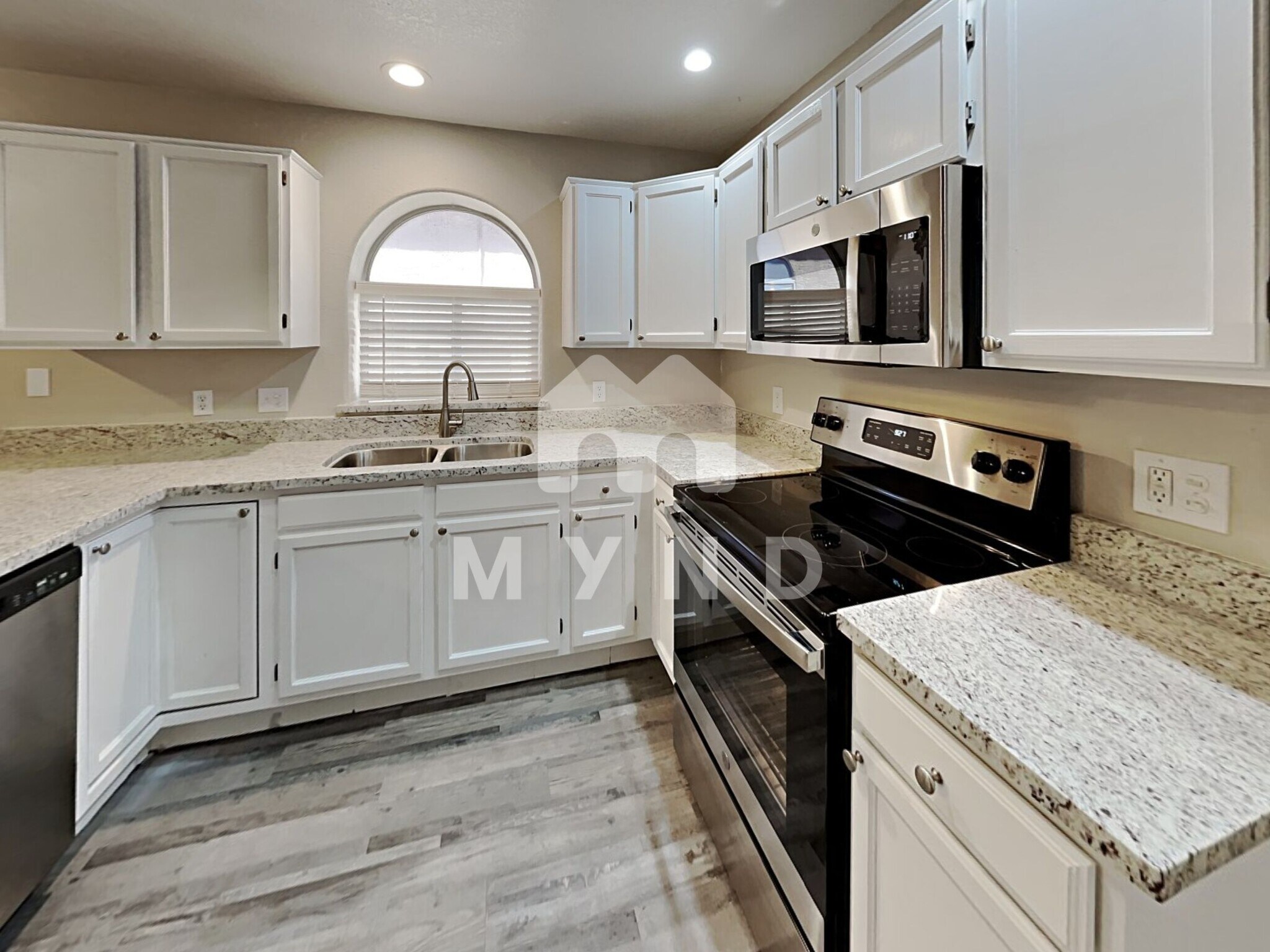 Building Photo - 8027 W Laurel Ln