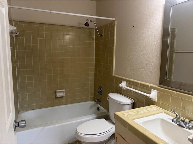 Building Photo - 1546 Wildwood Ln