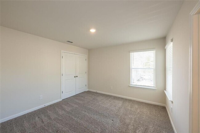 Building Photo - 345 Timberland Ave