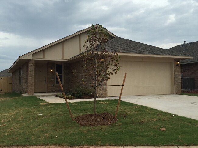 Primary Photo - Three Bedroom Home Available for Lease in ...