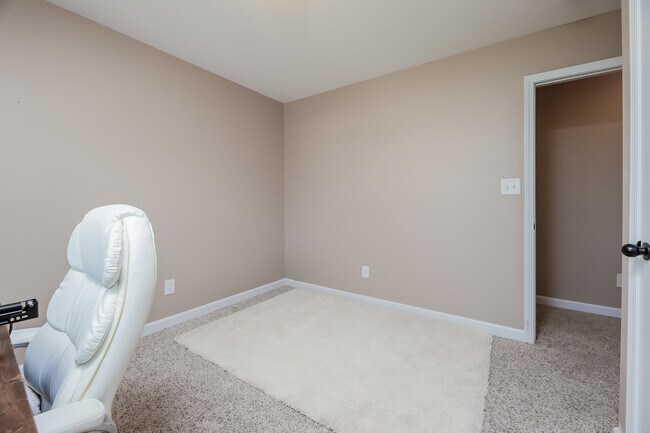 Building Photo - 425 Sea Buoy Ln