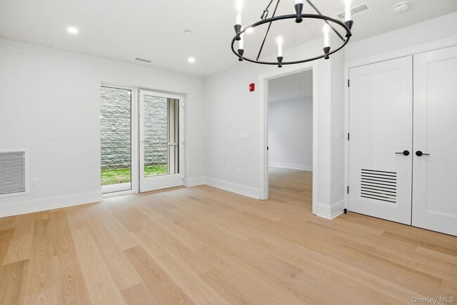 Building Photo - 25 S Riverside Ave