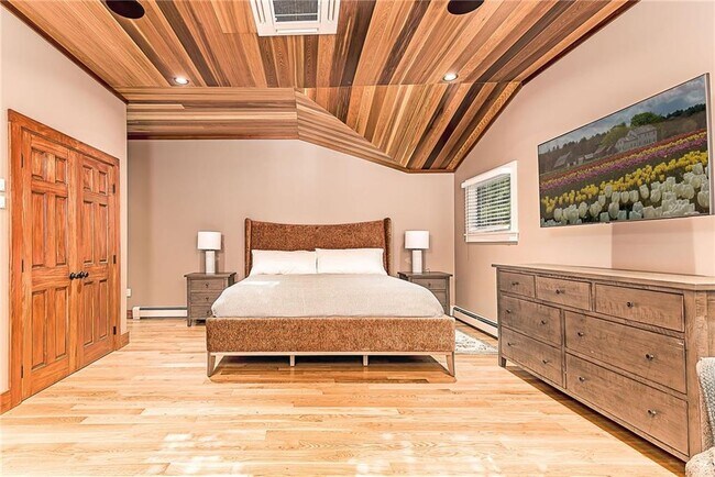 Building Photo - 14 Woodlake Dr