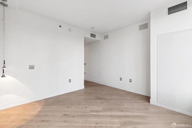 Building Photo - 201 Folsom St