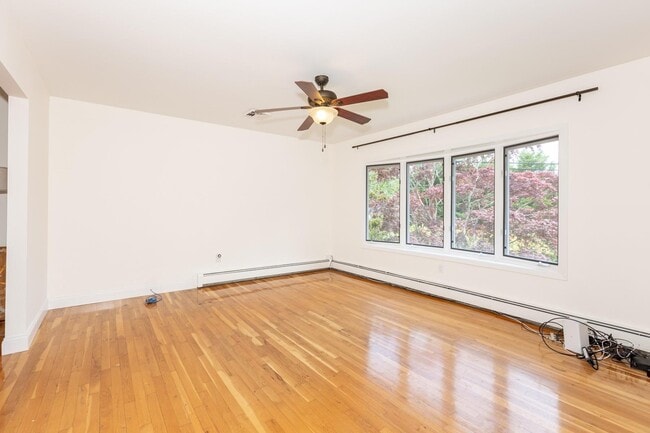 Building Photo - 520 Hyman Ave
