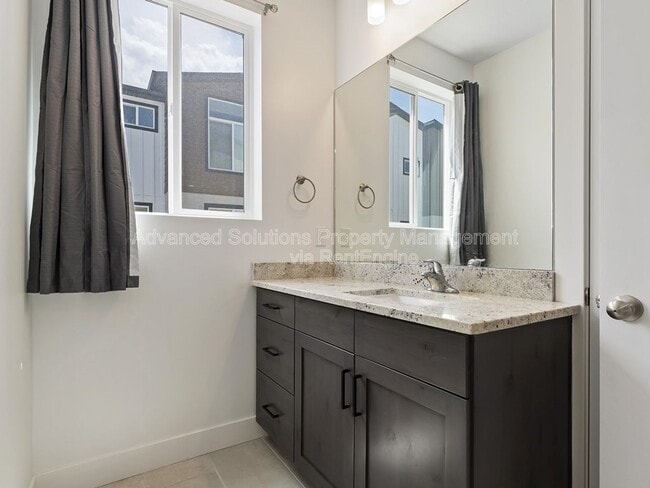 Building Photo - 142 Amboise Ct