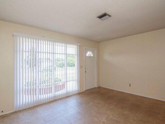 Building Photo - 226 SW Reynolds Ave