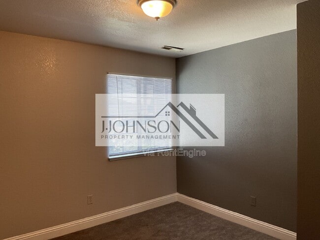 Building Photo - 218 W Alameda St