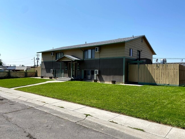Building Photo - 810 Mary Anne Dr