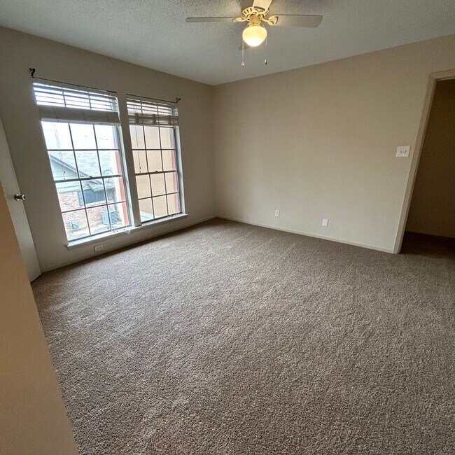 Building Photo - 7206 Creekside Dr