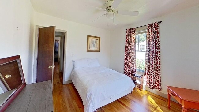 Building Photo - Renovated 3-Bedroom Home – Furnished or Un...