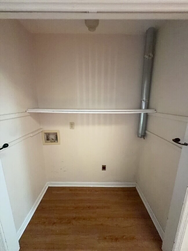 Building Photo - 114 Pine Crest Dr