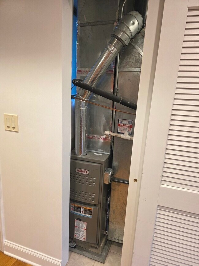 Building Photo - 2544 W Hollywood Ave