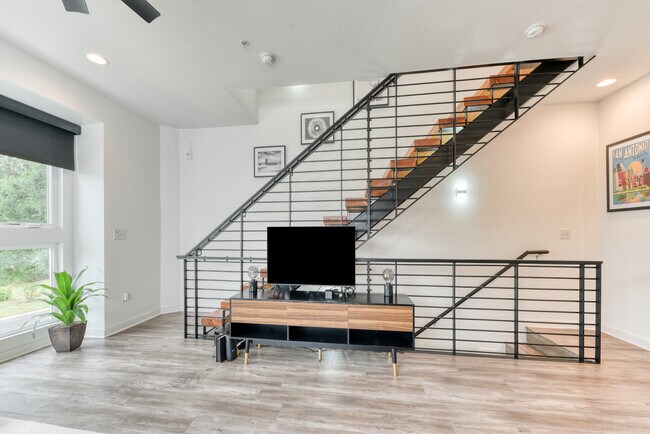 Building Photo - 145 Catalpa Ave