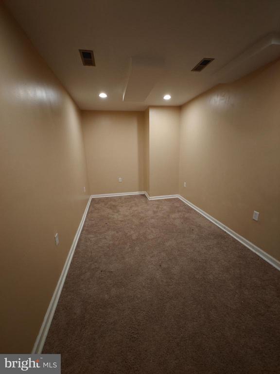 Building Photo - 1304 Wendover Ct