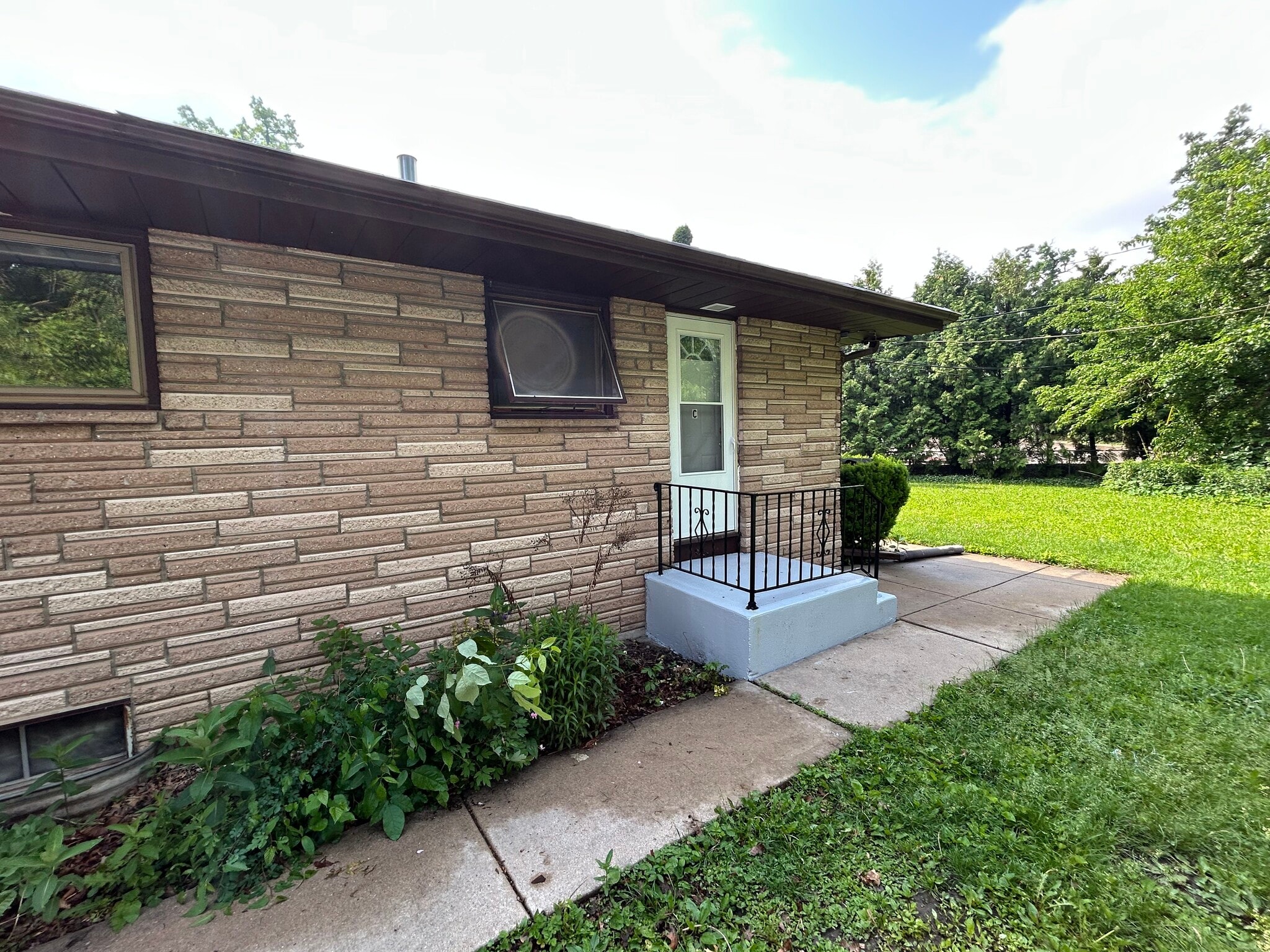 Building Photo - 6403 Eastgate Rd