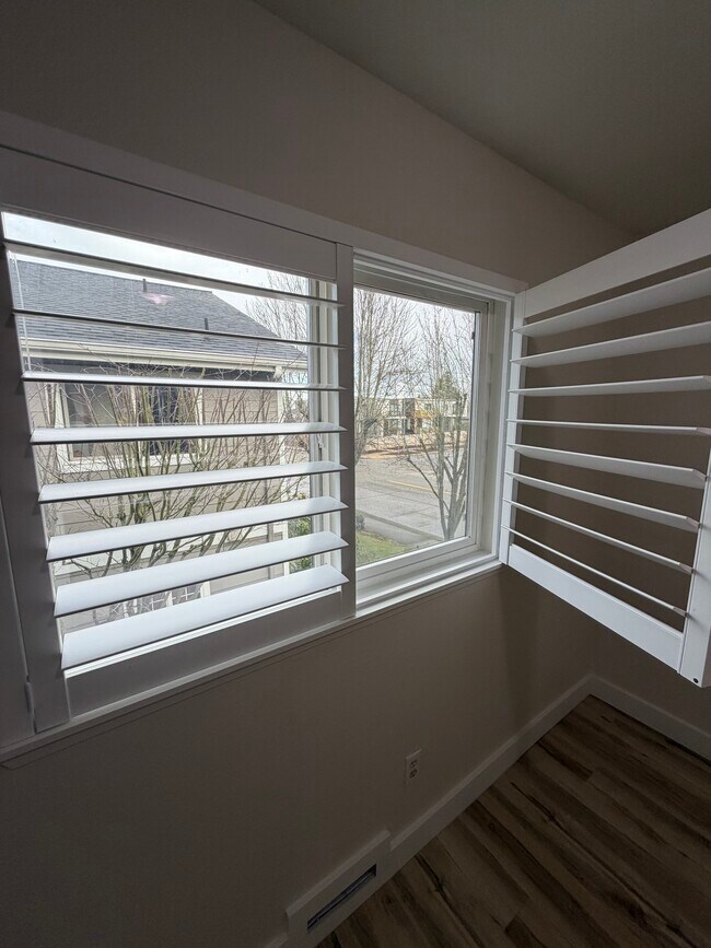 Building Photo - 4656 N Pearl St