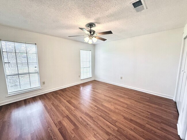 Building Photo - 16405 Patton Ave