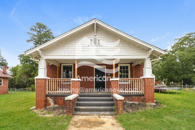 Building Photo - 806 Beech St