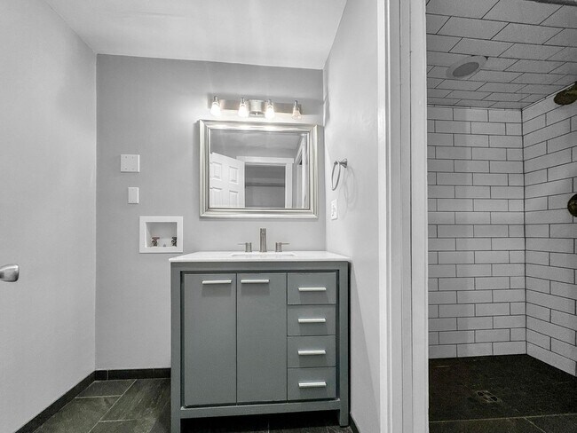 Building Photo - 2 Bedroom, 1 Bath on Peak 8! Updated unit, ground floor, great location!  Heat included!