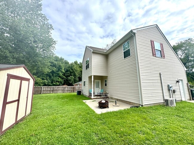 Building Photo - Welcome Home to Comfort and Convenience!