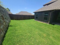 Building Photo - 525 Hillcrest Cir