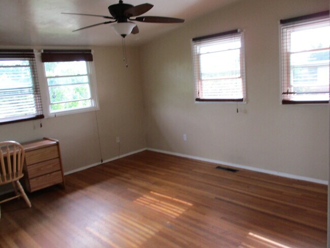 Building Photo - 4951 Campanile Dr