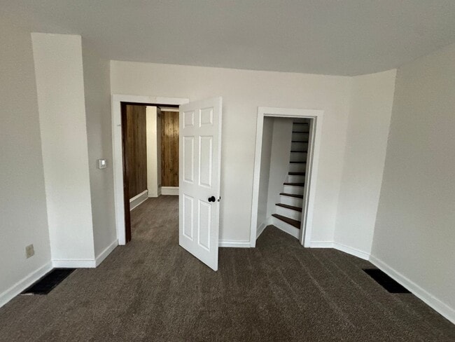 Building Photo - 701 Roosevelt Ave