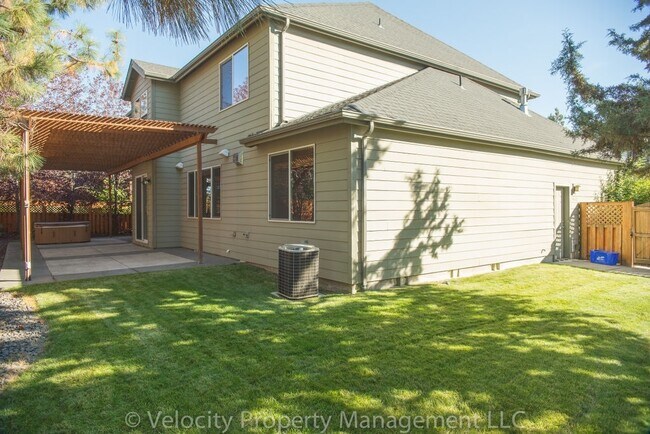 Building Photo - Large 5 Bedroom River Canyon Estates Home with Community Pool!