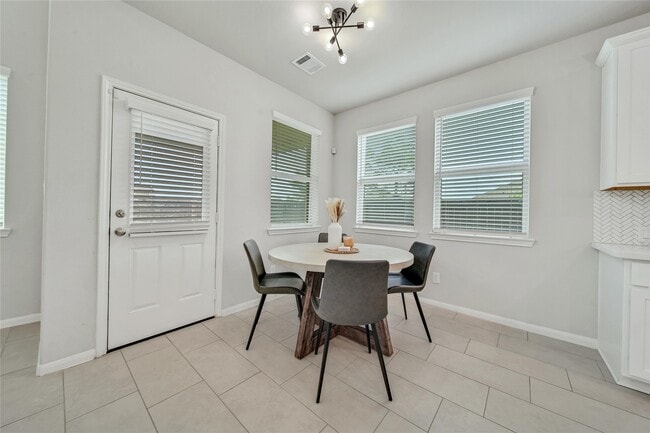 Building Photo - 7735 Wright Wood Dr