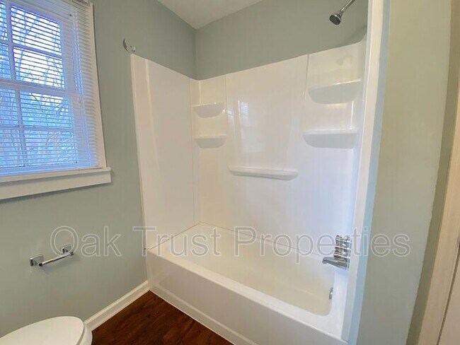Building Photo - 109 Red Cedar Dr